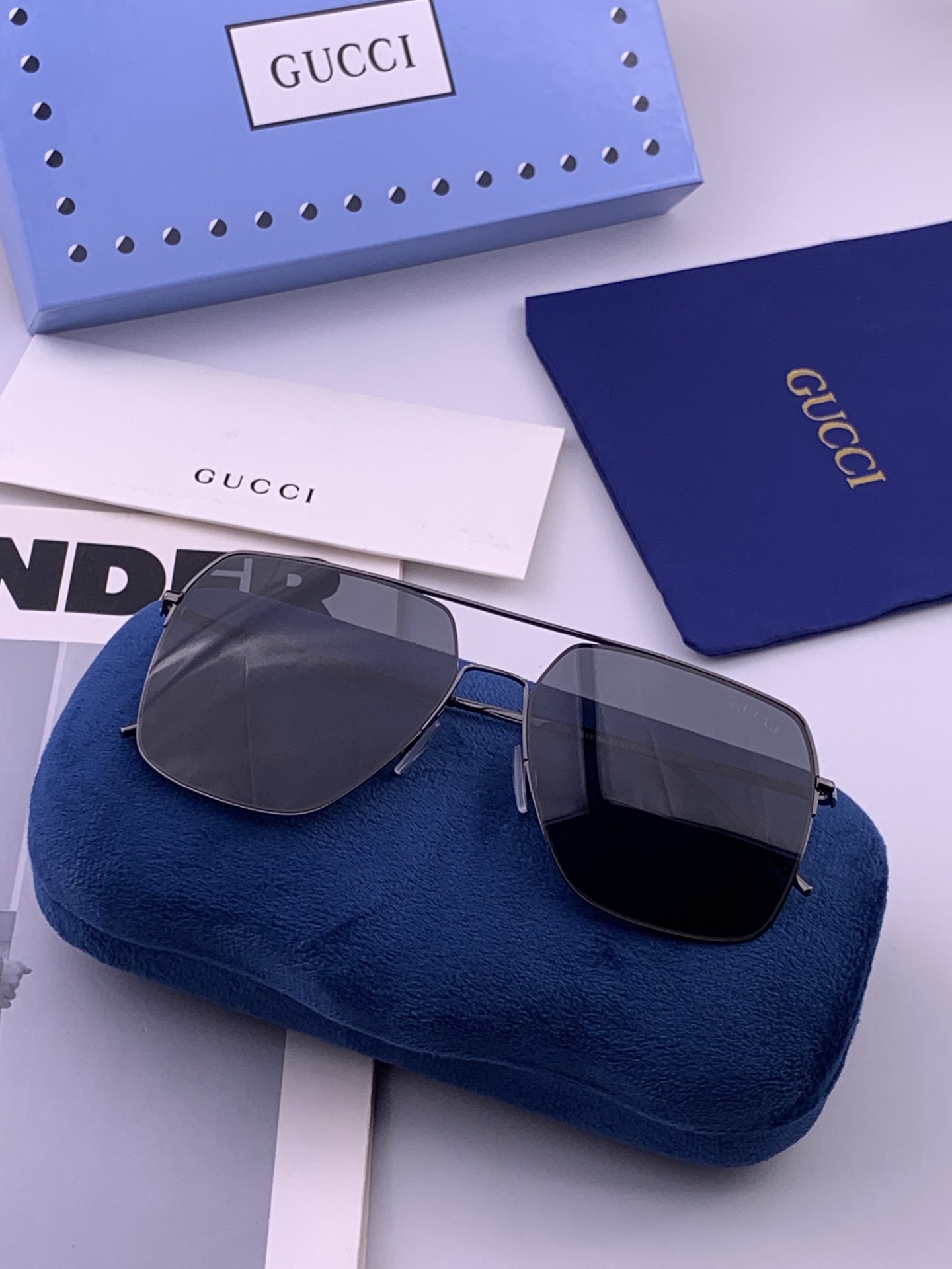 GUCCI 男款炫彩飞行员偏光太阳镜 ❤️材质：高清尼龙加厚卡槽高清偏光镜片 🌹无边框镜架💕颜👍型号：G91808