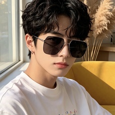 GUCCI 男款炫彩飞行员偏光太阳镜 ❤️材质:高清尼龙加厚卡槽高清偏光镜片 🌹无边框镜架💕颜👍型号:G91808 GUCCI 男款炫彩飞行员偏光太阳镜 ❤️材质:高清尼龙加厚卡槽高清偏光镜片 🌹无边框镜架💕颜👍型号:G91808