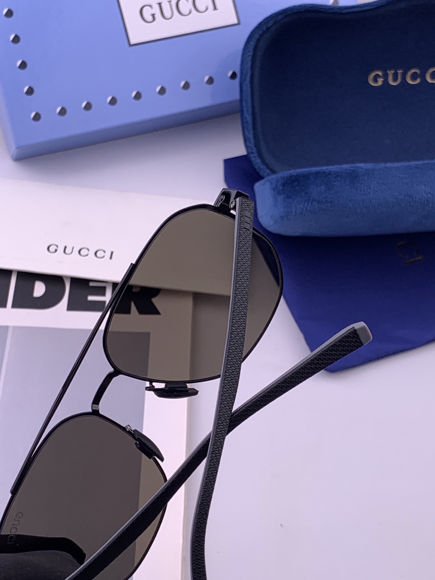 GUCCI 男款炫彩飞行员偏光太阳镜 ❤️材质：高清尼龙加厚卡槽高清偏光镜片 🌹无边框镜架💕颜👍型号：G2702