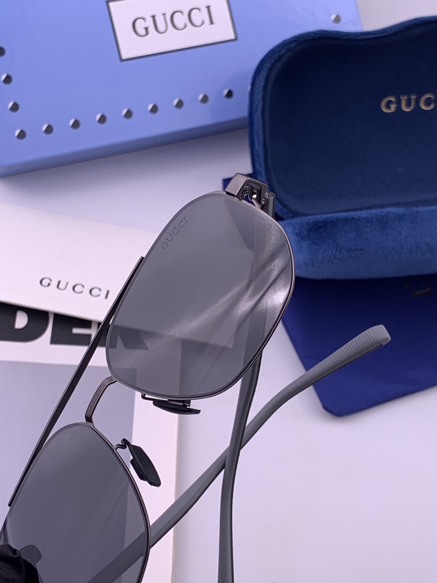 GUCCI 男款炫彩飞行员偏光太阳镜 ❤️材质：高清尼龙加厚卡槽高清偏光镜片 🌹无边框镜架💕颜👍型号：G2702
