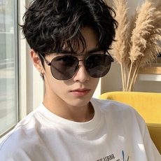 GUCCI 男款炫彩飞行员偏光太阳镜 ❤️材质:高清尼龙加厚卡槽高清偏光镜片 🌹无边框镜架💕颜👍型号:G2702 GUCCI 男款炫彩飞行员偏光太阳镜 ❤️材质:高清尼龙加厚卡槽高清偏光镜片 🌹无边框镜架💕颜👍型号:G2702