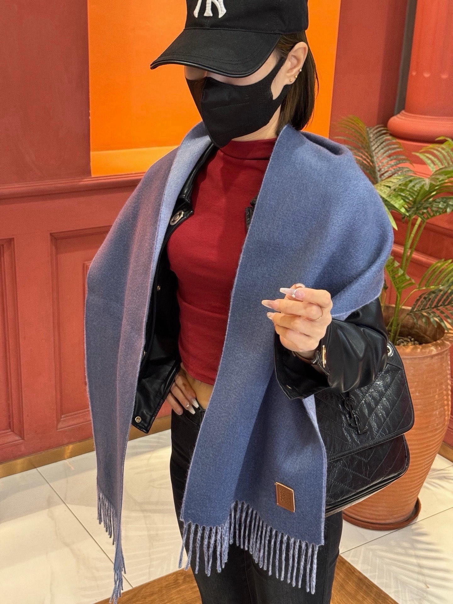 ✨✨太美了😍罗意威 情侣款 美到要尖叫😱专柜最新款🎊英伦欧美范儿 又是一款即时尚又实用的大围巾&长巾，🎆撞色的颜色搭配很