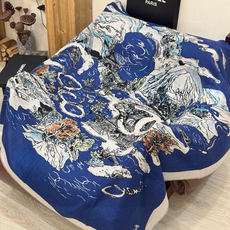 𝑪𝒉𝒂𝒏𝒆𝒍 • 𝑪四季披肩! Size:140x140cm 100%羊绒 轻盈柔软,亲肤舒适,四季皆宜。精致手工拆须, 𝑪𝒉𝒂𝒏𝒆𝒍 • 𝑪四季披肩! Size:140x140cm 100%羊绒 轻盈柔软,亲肤舒适,四季皆宜。精致手工拆须,