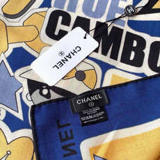 高级成衣系列~Chanel 【140双面同色丝绒披肩】 此系列谱写一曲自由轻灵的赞歌 本系列作品创新演绎品牌的风格符号 高级成衣系列~Chanel 【140双面同色丝绒披肩】 此系列谱写一曲自由轻灵的赞歌 本系列作品创新演绎品牌的风格符号
