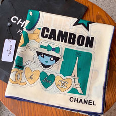 高级成衣系列~Chanel 【140双面同色丝绒披肩】 此系列谱写一曲自由轻灵的赞歌 本系列作品创新演绎品牌的风格符号 高级成衣系列~Chanel 【140双面同色丝绒披肩】 此系列谱写一曲自由轻灵的赞歌 本系列作品创新演绎品牌的风格符号