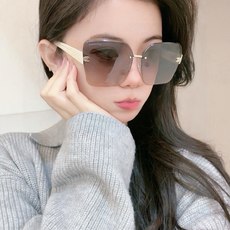 新品CHANEL 香奈儿太阳镜以独特魅力和前卫风格诠释春夏最新眼镜,质感超好佩带舒适 型号:CH0551 新品CHANEL 香奈儿太阳镜以独特魅力和前卫风格诠释春夏最新眼镜,质感超好佩带舒适 型号:CH0551
