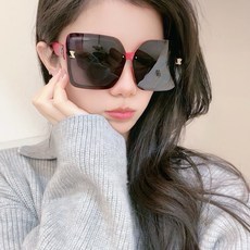 lv大框太阳镜墨镜经典的方框设计,不挑脸型,无论搭配大衣还是连衣裙都非常显气质预防紫外线 型号:型号:L3230 lv大框太阳镜墨镜经典的方框设计,不挑脸型,无论搭配大衣还是连衣裙都非常显气质预防紫外线 型号:型号:L3230