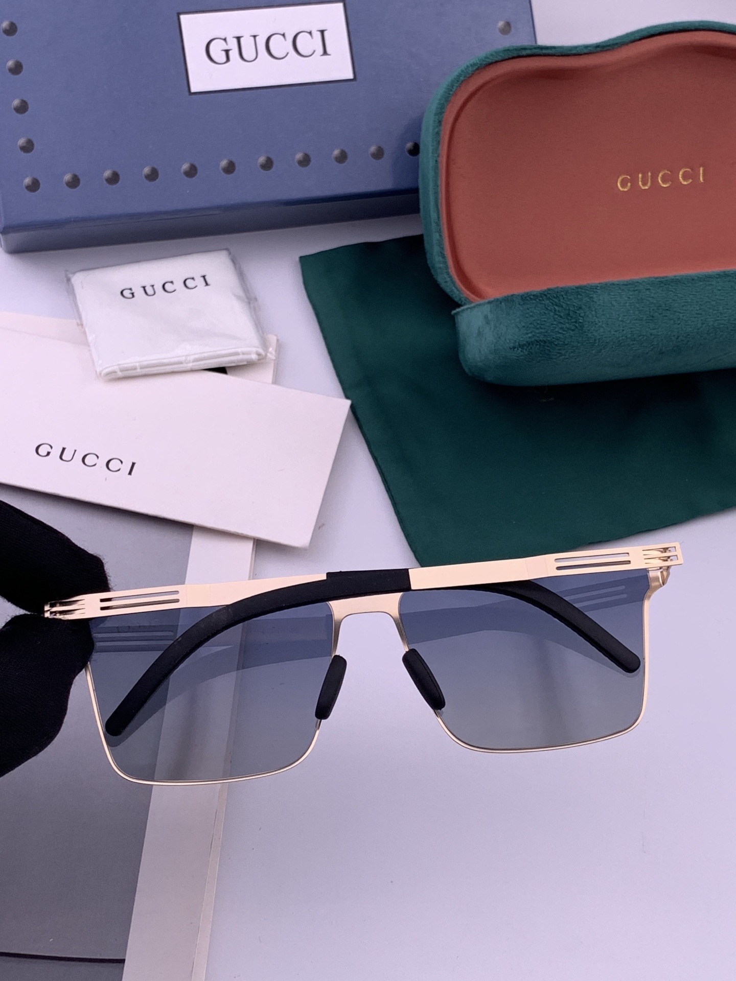 ♦️ GUCCI 新款男女情侣款太阳镜多边形墨镜iP电镀永不褪色 超轻超有弹性整幅眼镜无螺丝重要的是压不坏 高清尼龙镜片