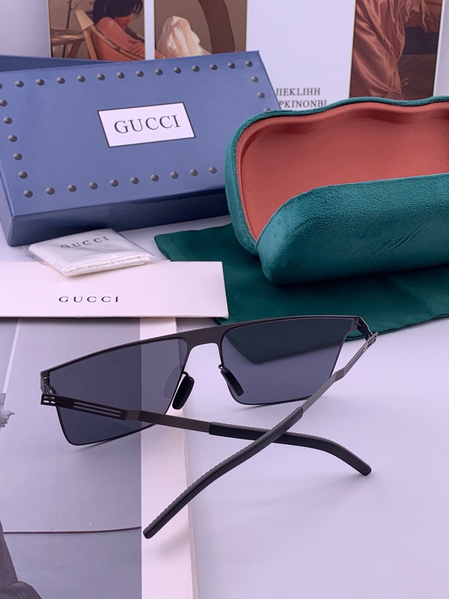 ♦️ GUCCI 新款男女情侣款太阳镜多边形墨镜iP电镀永不褪色 超轻超有弹性整幅眼镜无螺丝重要的是压不坏 高清尼龙镜片