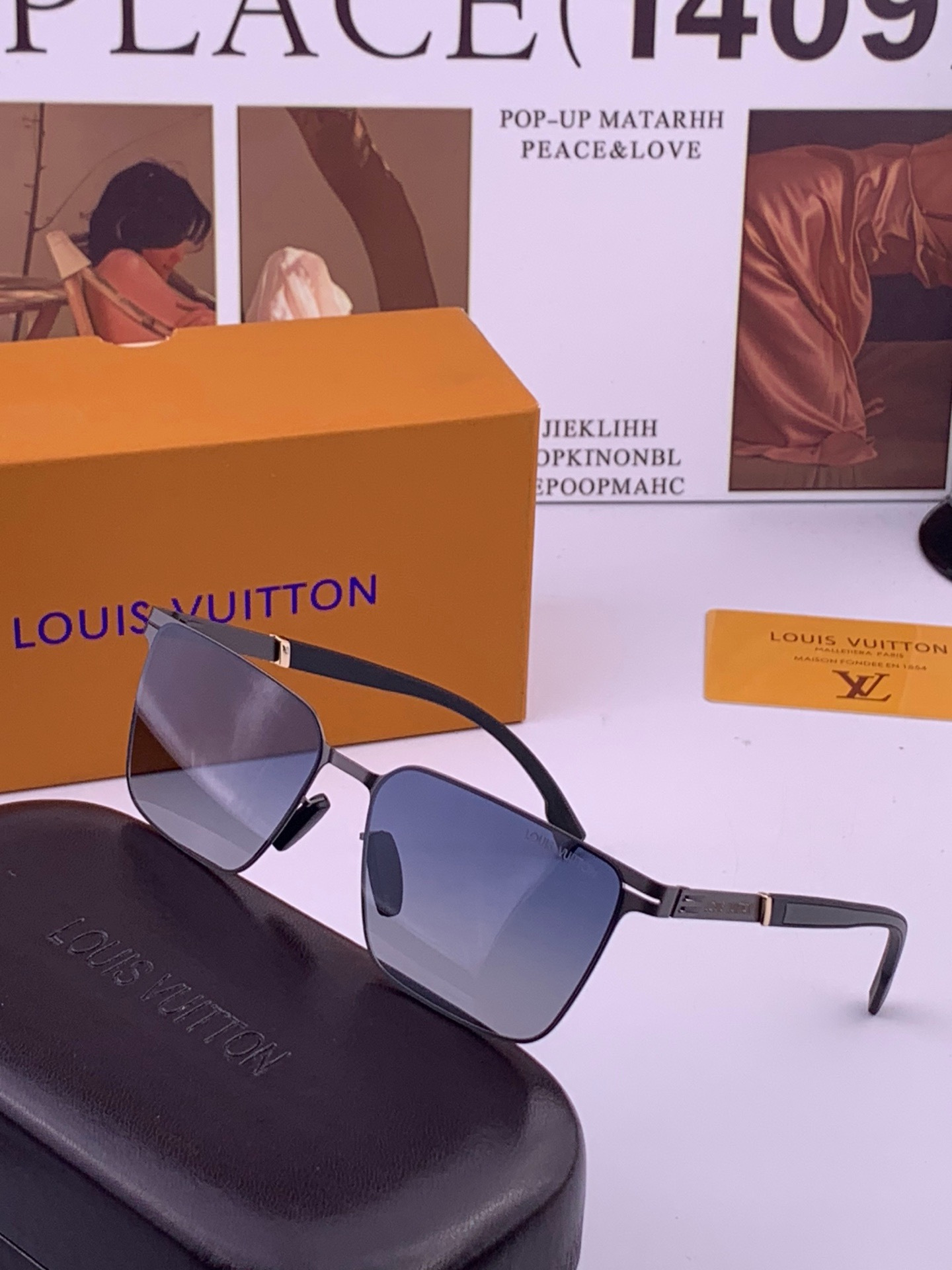 ♦️LV  新款男女情侣款太阳镜多边形墨镜iP电镀永不褪色 超轻超有弹性整幅眼镜无螺丝重要的是压不坏 高清尼龙镜片、精湛