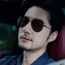 GUCCI 男款炫彩飞行员偏光太阳镜 ❤️材质:高清尼龙加厚卡槽高清偏光镜片 🌹无边框镜架💕颜👍型号:G0515 GUCCI 男款炫彩飞行员偏光太阳镜 ❤️材质:高清尼龙加厚卡槽高清偏光镜片 🌹无边框镜架💕颜👍型号:G0515