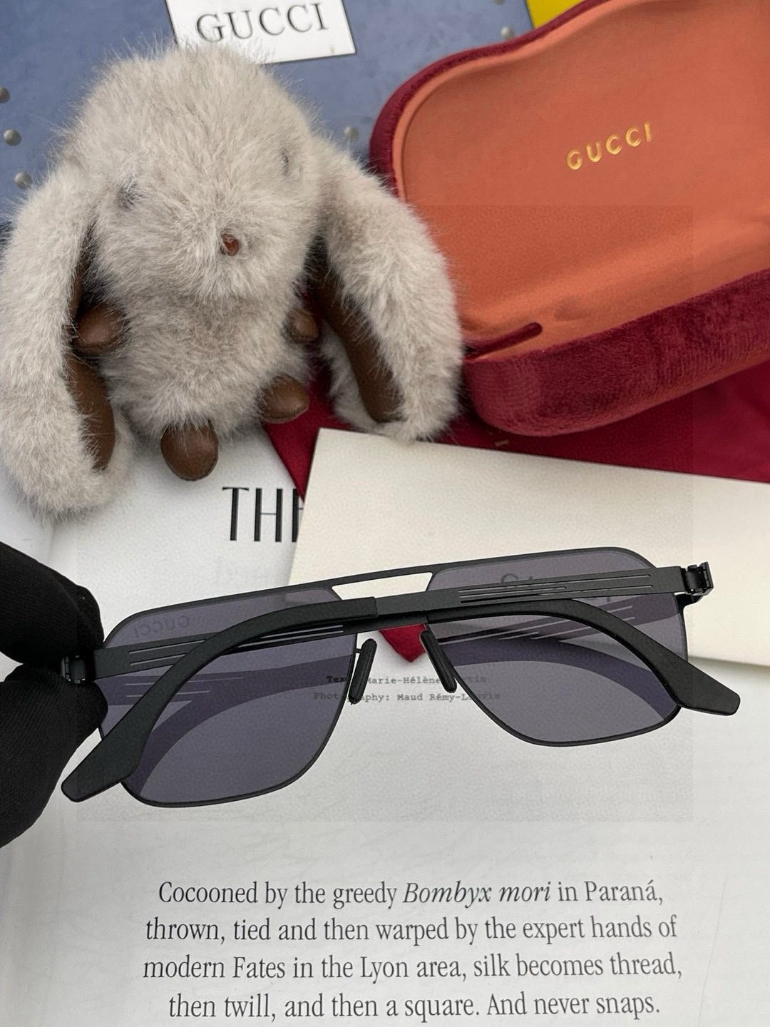 ♦️GUCCI 新款男女情侣款太阳镜多边形墨镜iP电镀永不褪色 超轻超有弹性整幅眼镜无螺丝重要的是压不坏 高清尼龙镜片、