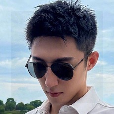 GUCCI 男款炫彩飞行员偏光太阳镜 ❤️材质:高清尼龙加厚卡槽高清偏光镜片 🌹无边框镜架💕颜👍型号:G5881 GUCCI 男款炫彩飞行员偏光太阳镜 ❤️材质:高清尼龙加厚卡槽高清偏光镜片 🌹无边框镜架💕颜👍型号:G5881