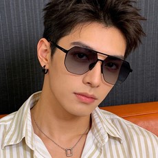 LV 男款炫彩飞行员偏光太阳镜 ❤️材质:高清尼龙加厚卡槽高清偏光镜片 🌹无边框镜架💕颜👍型号:L3250 LV 男款炫彩飞行员偏光太阳镜 ❤️材质:高清尼龙加厚卡槽高清偏光镜片 🌹无边框镜架💕颜👍型号:L3250