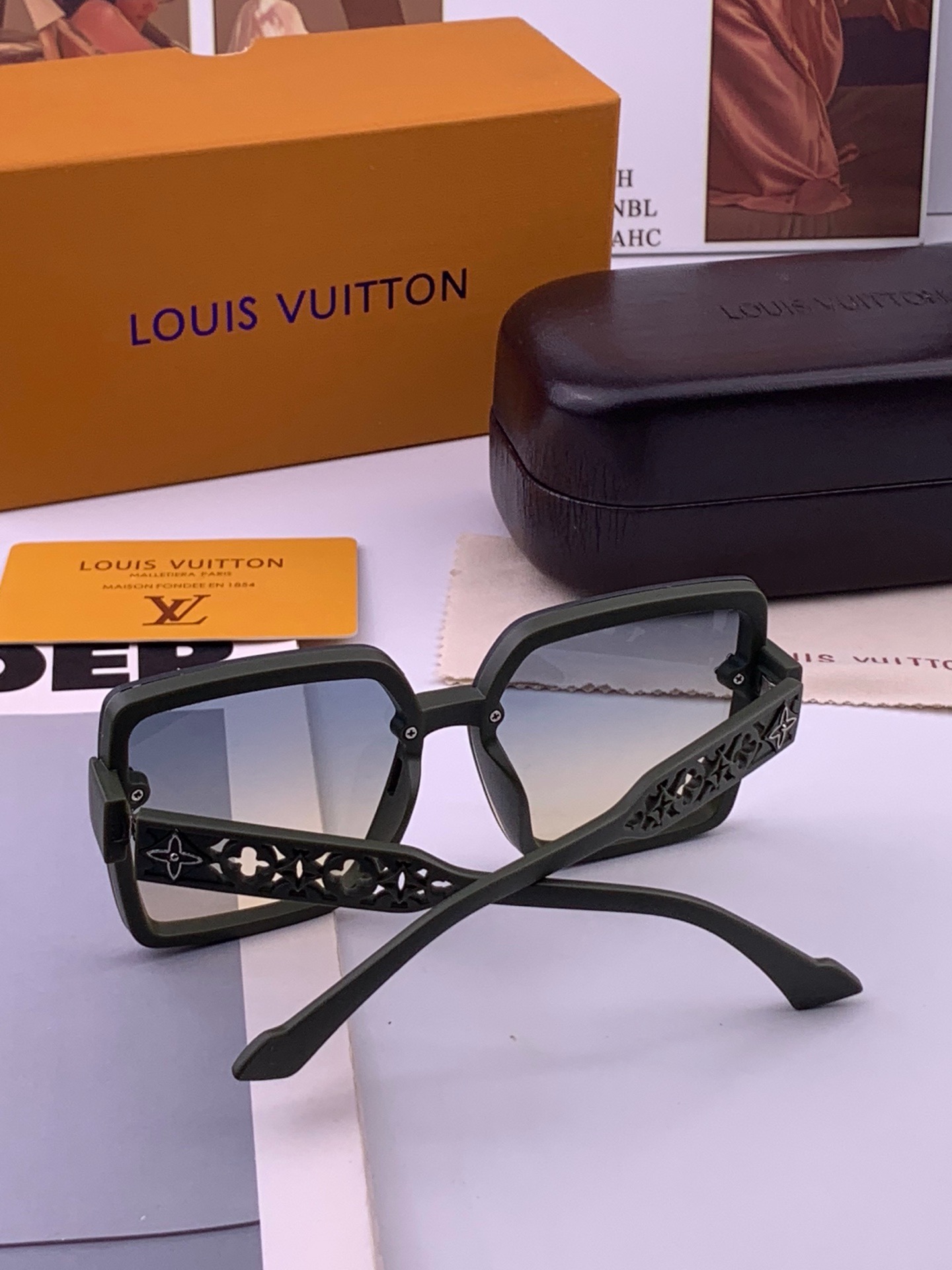 LV 太阳镜潮品官网模特同款 [玫瑰][玫瑰]四叶草🍀精致个性设计简约时尚 高品质值得拥有绝对潮爆整个夏季 新款L551