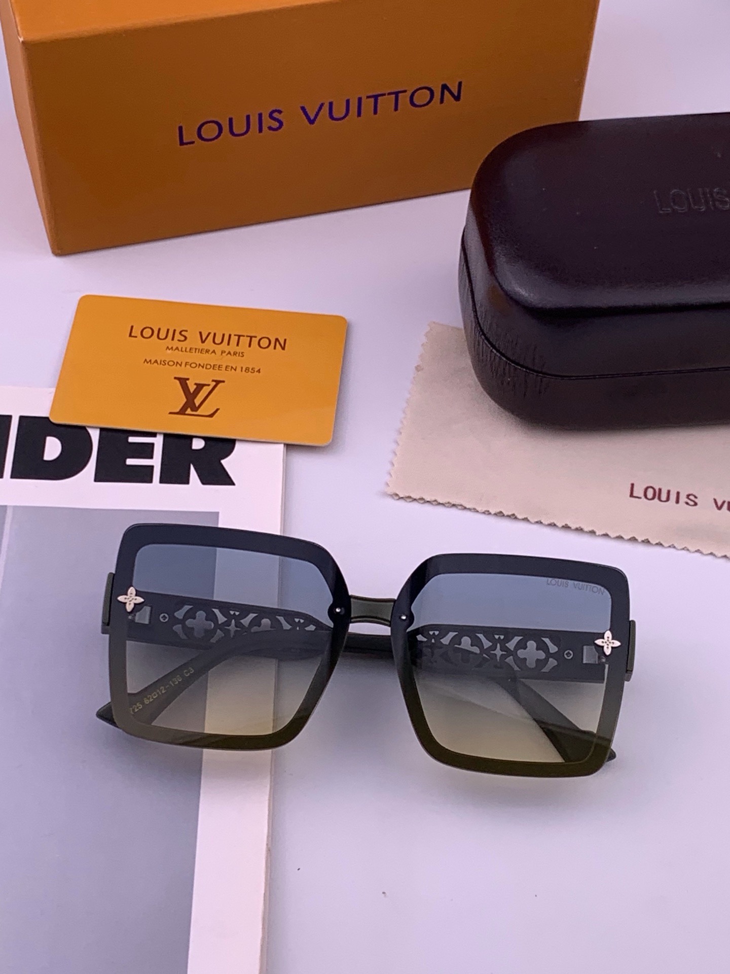 LV 太阳镜潮品官网模特同款 [玫瑰][玫瑰]四叶草🍀精致个性设计简约时尚 高品质值得拥有绝对潮爆整个夏季 新款L551