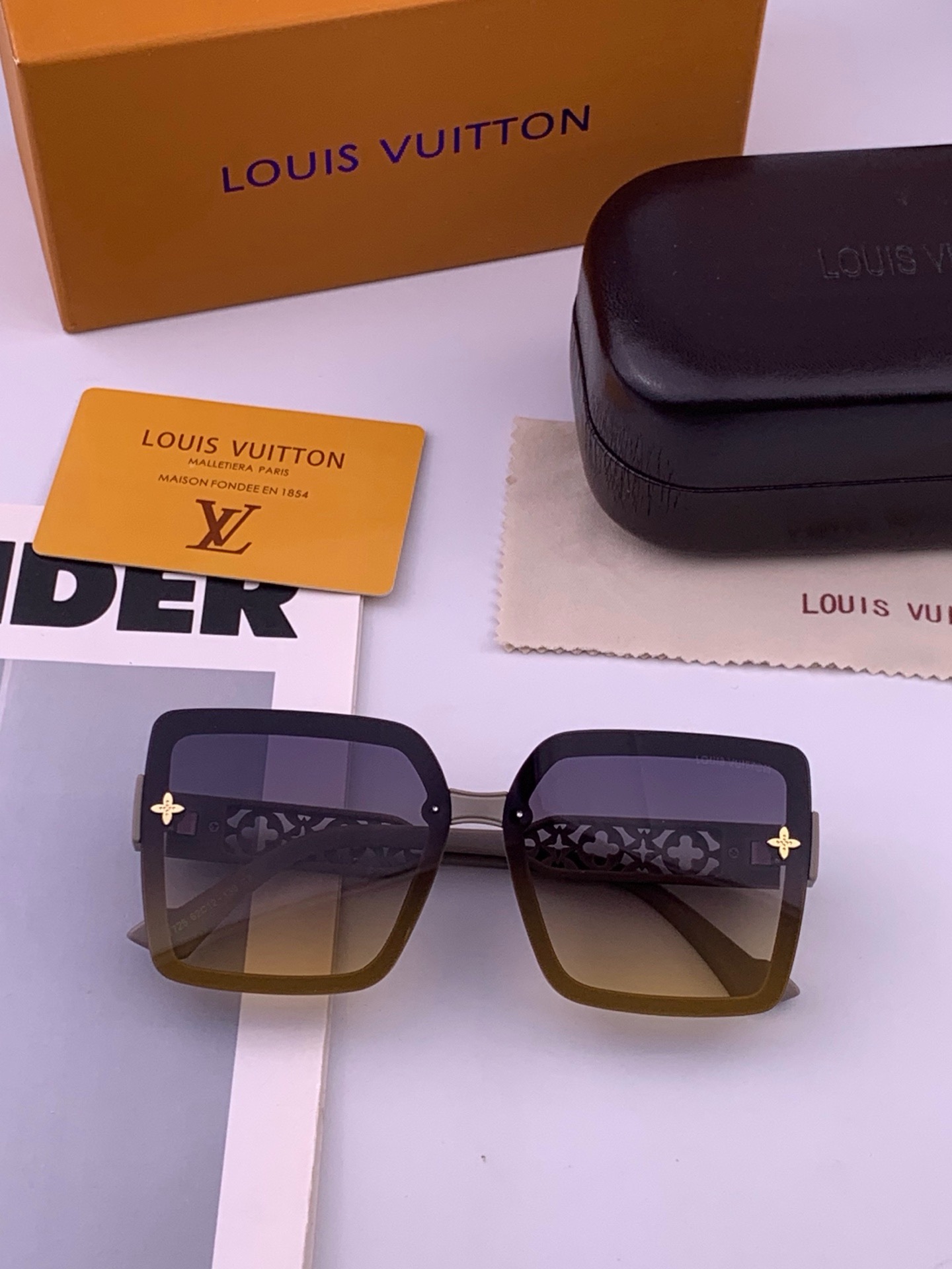 LV 太阳镜潮品官网模特同款 [玫瑰][玫瑰]四叶草🍀精致个性设计简约时尚 高品质值得拥有绝对潮爆整个夏季 新款L551