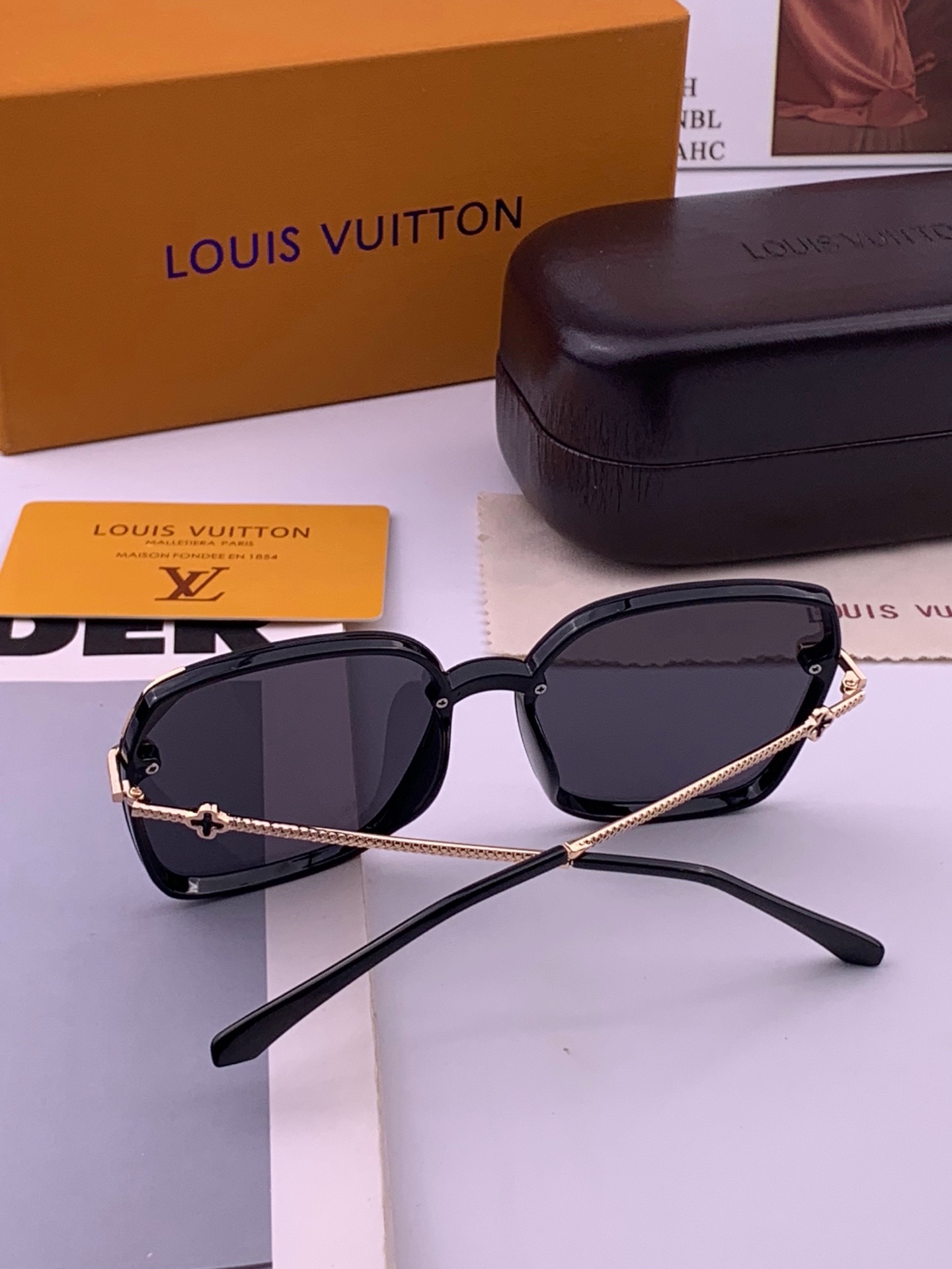 LV 太阳镜潮品官网模特同款 [玫瑰][玫瑰]四叶草🍀精致个性设计简约时尚 高品质值得拥有绝对潮爆整个夏季 新款L019