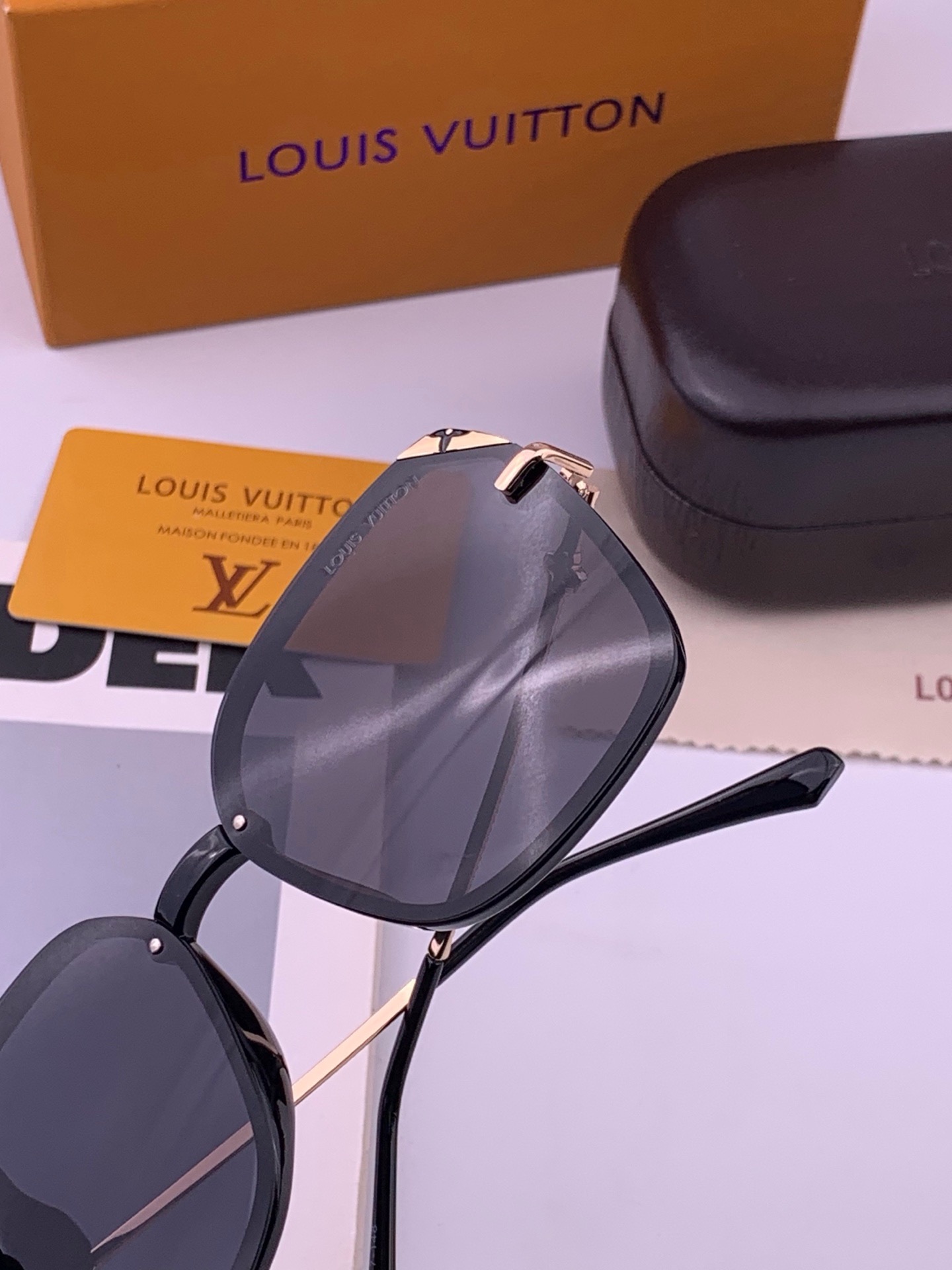 LV 太阳镜潮品官网模特同款 [玫瑰][玫瑰]四叶草🍀精致个性设计简约时尚 高品质值得拥有绝对潮爆整个夏季 新款L019