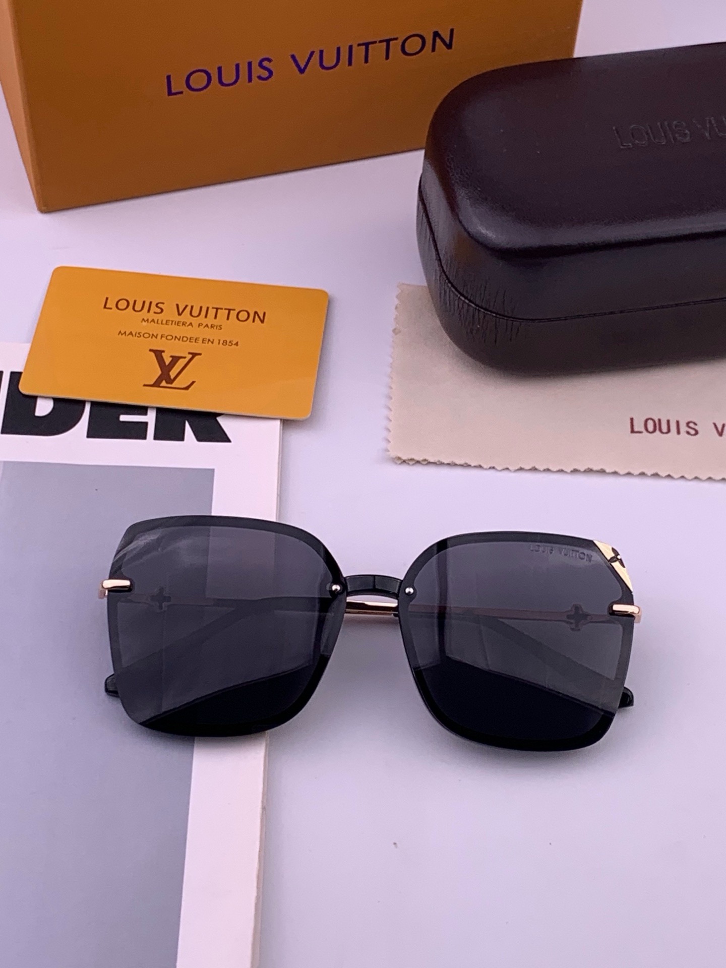 LV 太阳镜潮品官网模特同款 [玫瑰][玫瑰]四叶草🍀精致个性设计简约时尚 高品质值得拥有绝对潮爆整个夏季 新款L019