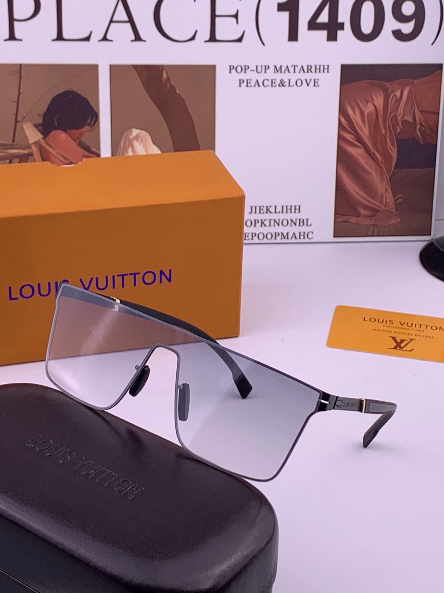 ♦️LV  新款男女情侣款太阳镜多边形墨镜iP电镀永不褪色 超轻超有弹性整幅眼镜无螺丝重要的是压不坏 高清尼龙镜片、精湛