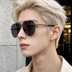 ♦️LV 新款男女情侣款太阳镜多边形墨镜iP电镀永不褪色 超轻超有弹性整幅眼镜无螺丝重要的是压不坏 高清尼龙镜片、精湛 ♦️LV 新款男女情侣款太阳镜多边形墨镜iP电镀永不褪色 超轻超有弹性整幅眼镜无螺丝重要的是压不坏 高清尼龙镜片、精湛