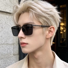 ♦️LV 新款男女情侣款太阳镜多边形墨镜iP电镀永不褪色 超轻超有弹性整幅眼镜无螺丝重要的是压不坏 高清尼龙镜片、精湛 ♦️LV 新款男女情侣款太阳镜多边形墨镜iP电镀永不褪色 超轻超有弹性整幅眼镜无螺丝重要的是压不坏 高清尼龙镜片、精湛