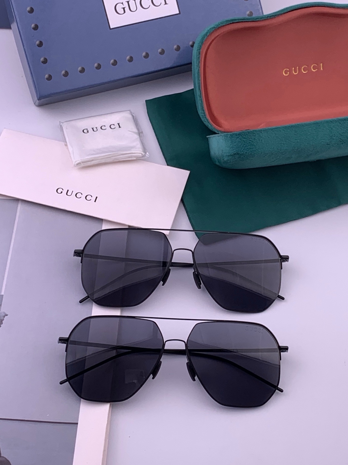 GUCCI 男款炫彩飞行员偏光太阳镜 ❤️材质：高清尼龙加厚卡槽高清偏光镜片 🌹无边框镜架💕颜👍型号：G3227