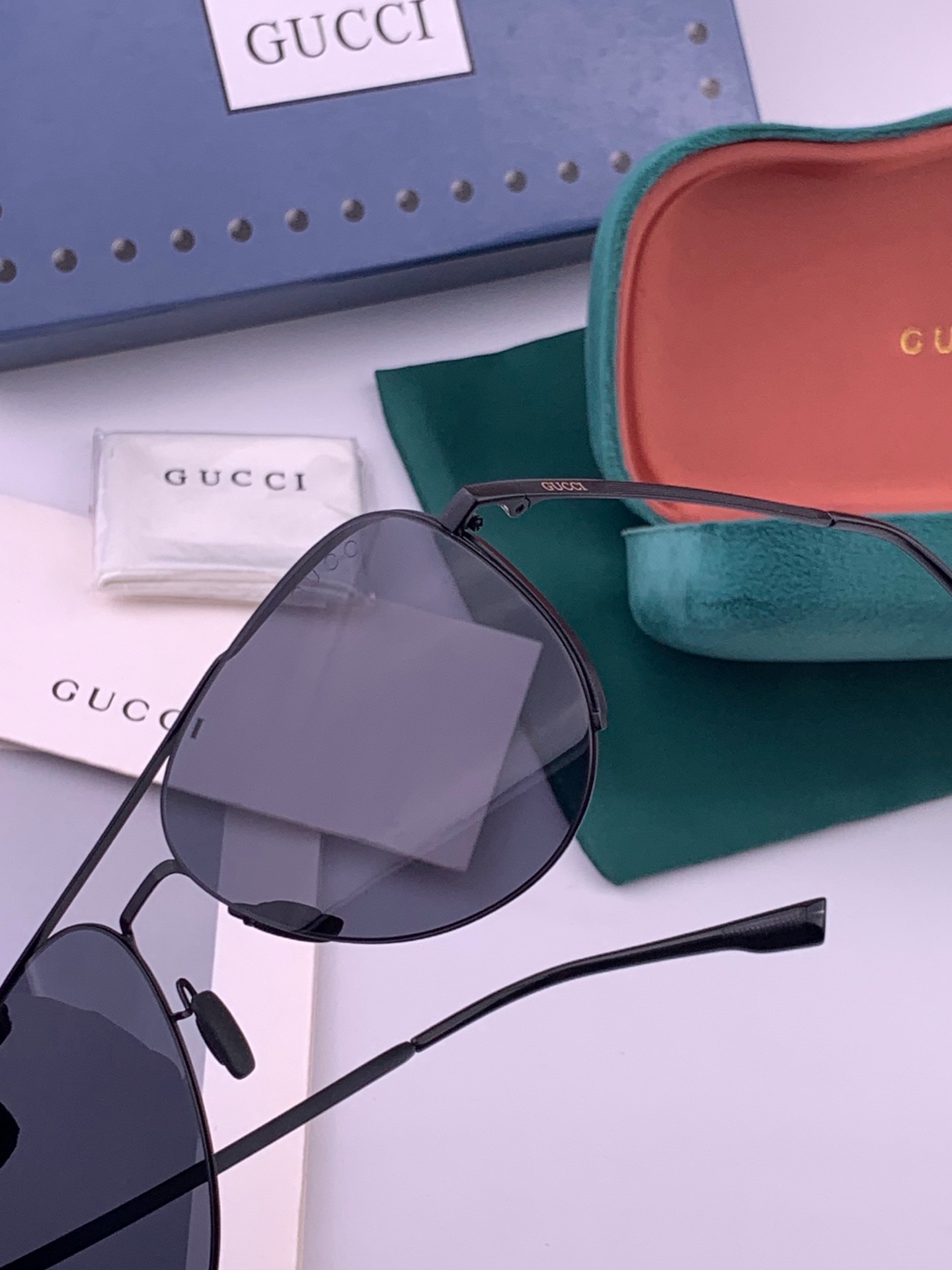 GUCCI 新款男女情侣款太阳镜多边形墨镜i 🉐️电镀永不褪色 超轻超有弹性整幅眼镜无螺丝重要的是压不坏 高清尼龙镜片、