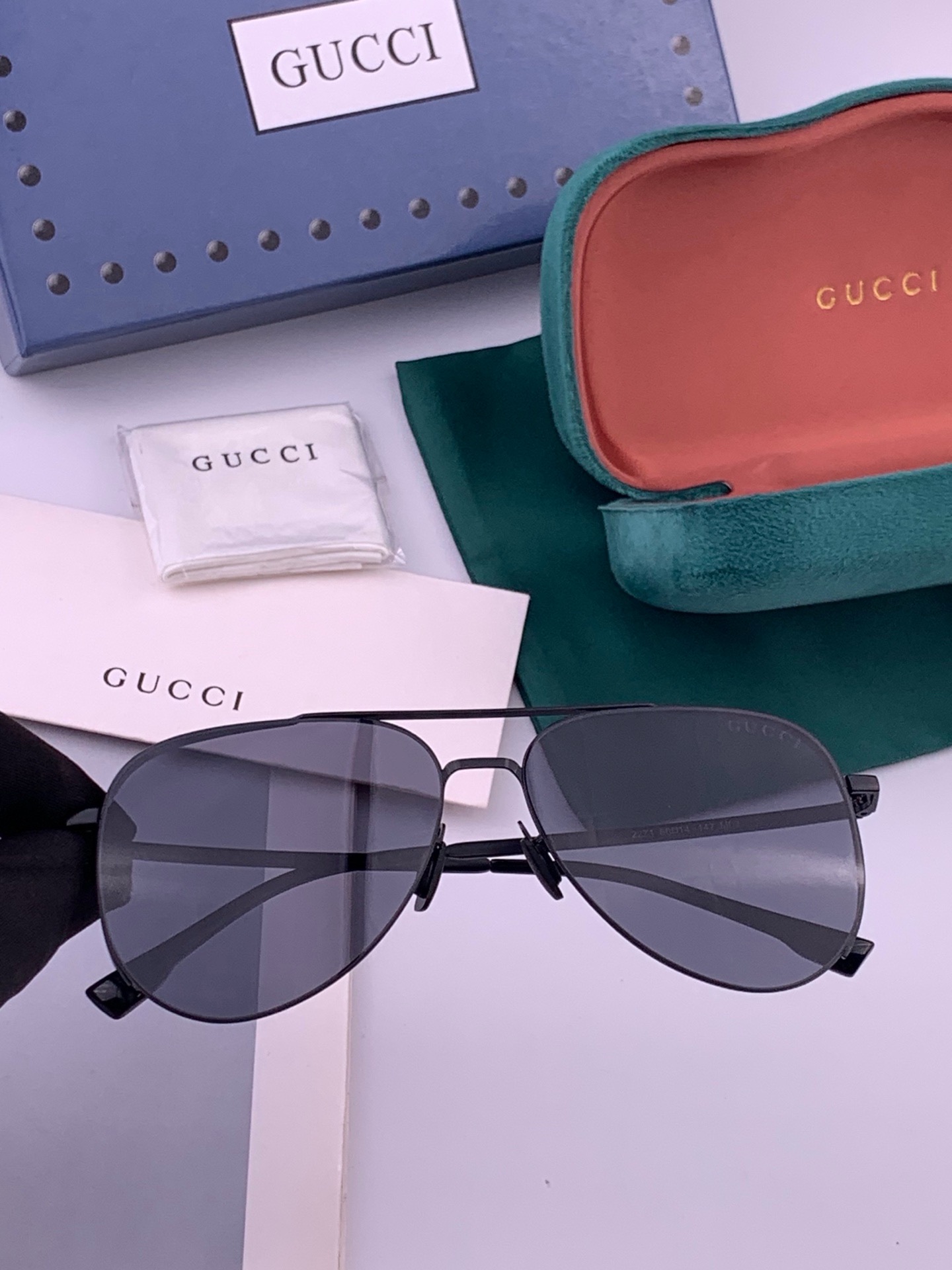 GUCCI 新款男女情侣款太阳镜多边形墨镜i 🉐️电镀永不褪色 超轻超有弹性整幅眼镜无螺丝重要的是压不坏 高清尼龙镜片、