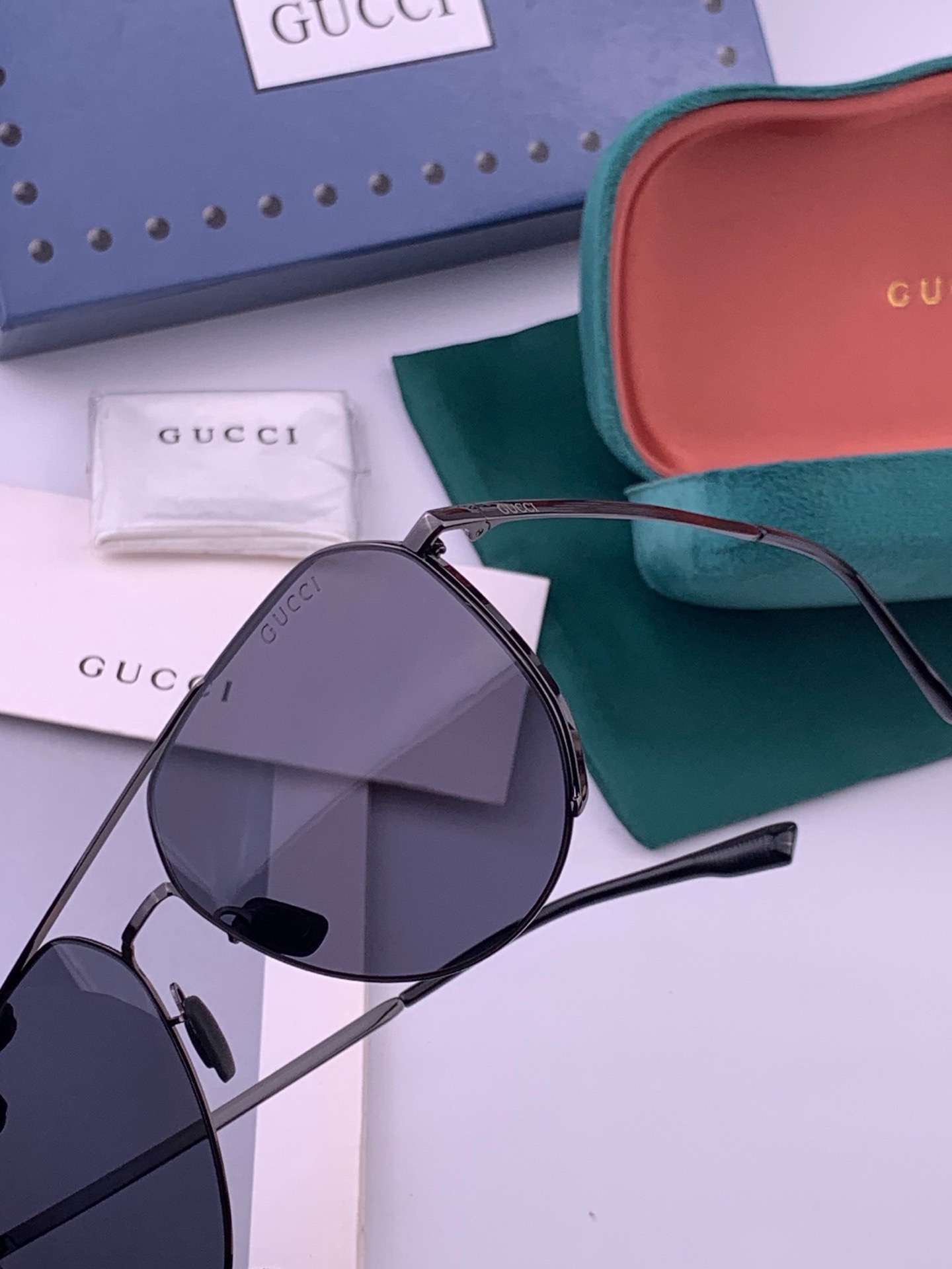 GUCCI 新款男女情侣款太阳镜多边形墨镜i 🉐️电镀永不褪色 超轻超有弹性整幅眼镜无螺丝重要的是压不坏 高清尼龙镜片、
