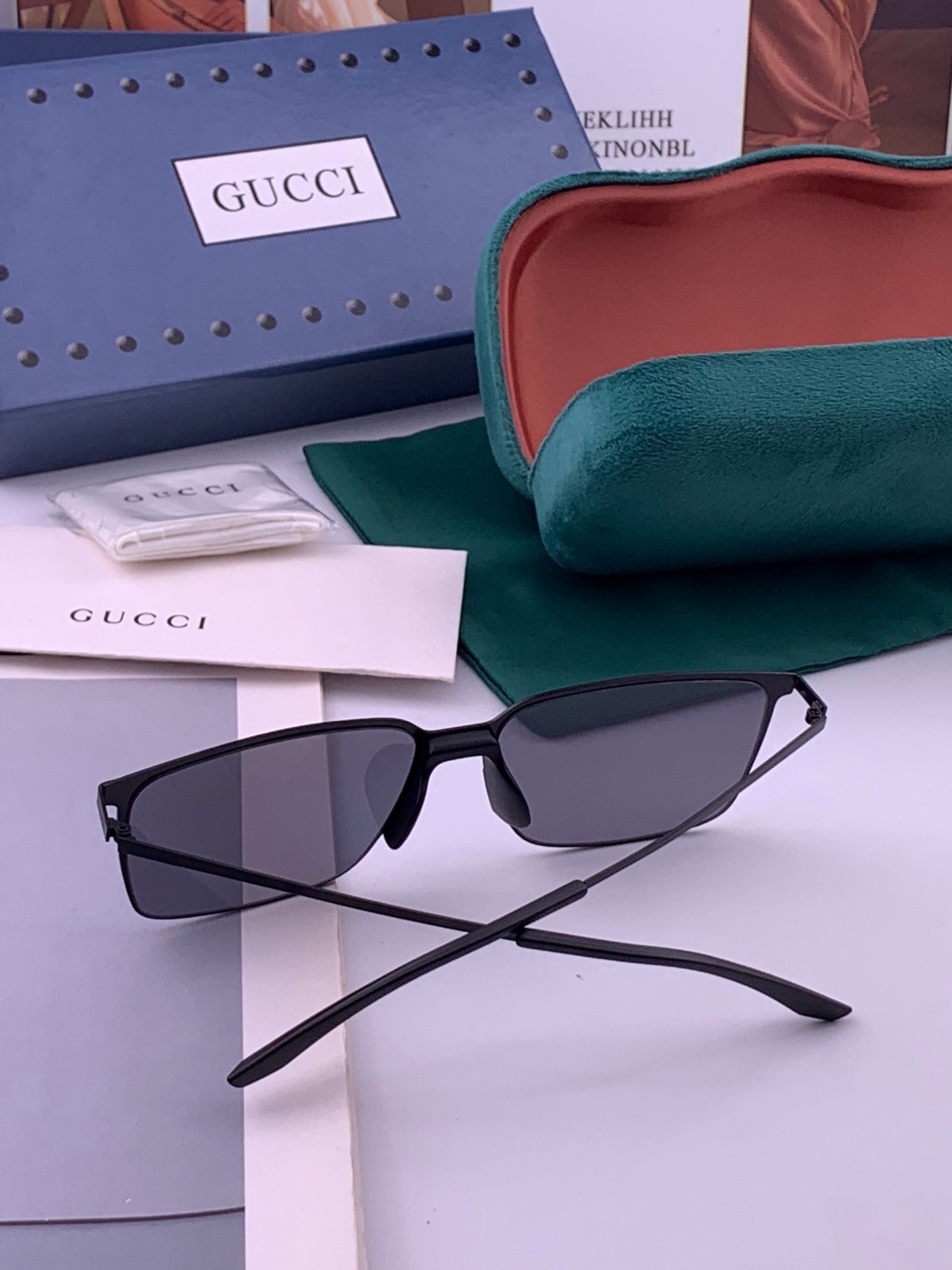 GUCCI 男款炫彩飞行员偏光太阳镜 ❤️材质：高清尼龙加厚卡槽高清偏光镜片 🌹无边框镜架💕颜👍型号：G01810