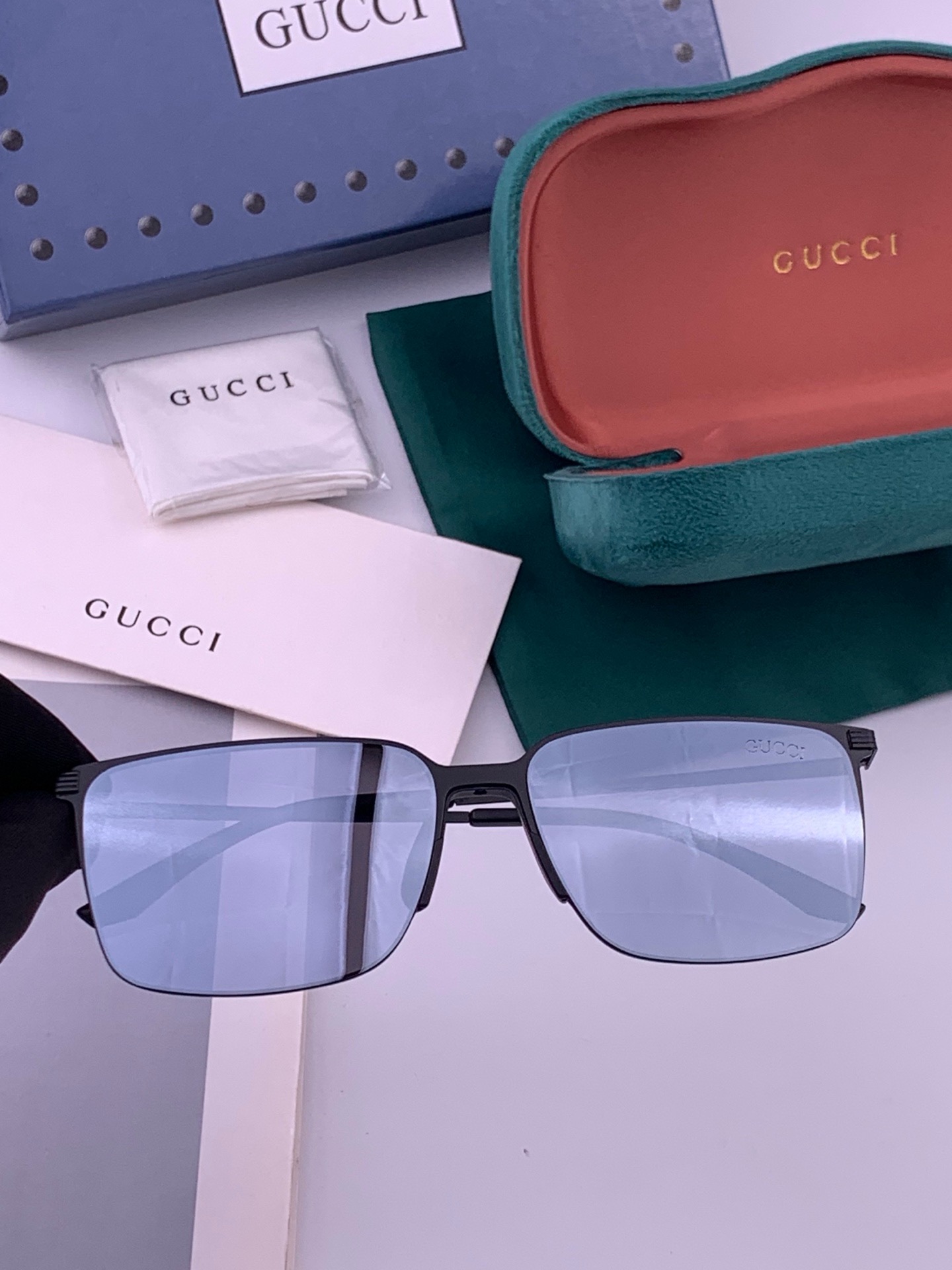 GUCCI 男款炫彩飞行员偏光太阳镜 ❤️材质：高清尼龙加厚卡槽高清偏光镜片 🌹无边框镜架💕颜👍型号：G01810
