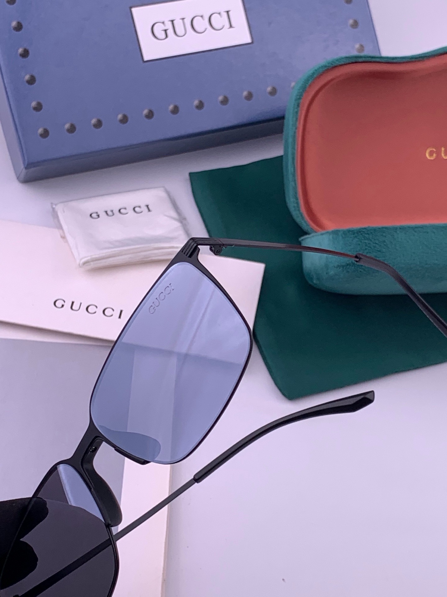 GUCCI 男款炫彩飞行员偏光太阳镜 ❤️材质：高清尼龙加厚卡槽高清偏光镜片 🌹无边框镜架💕颜👍型号：G01810
