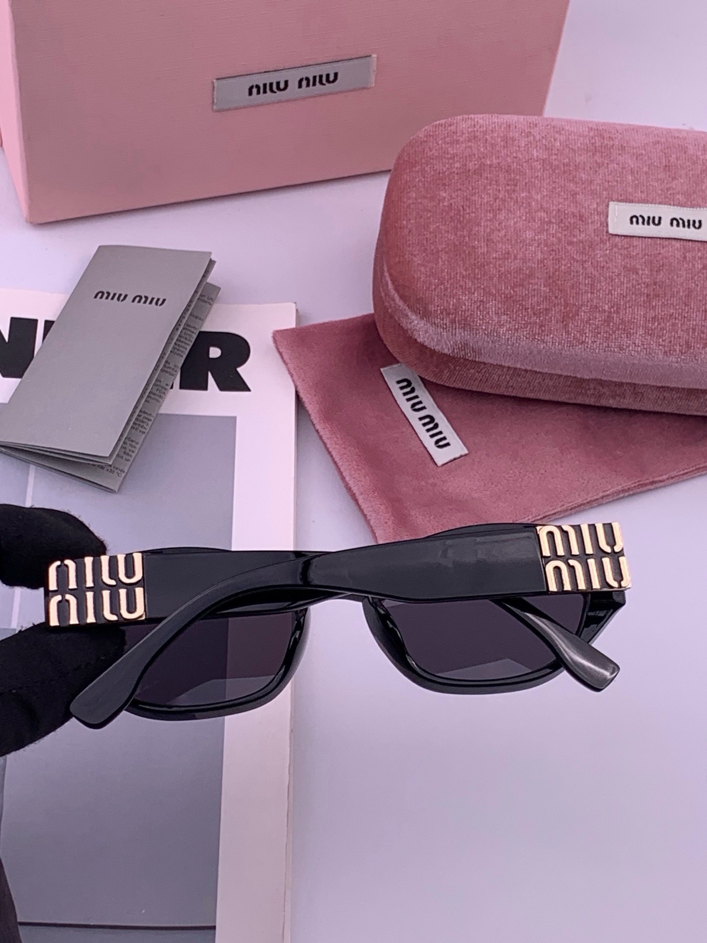 MIUMIU/缪缪🖇🖇开春新款🌟闪耀新款璀璨登台 ❤❤太阳镜潮品 精致个性设计简约时尚 专柜品质值得拥有 绝对潮爆 提升