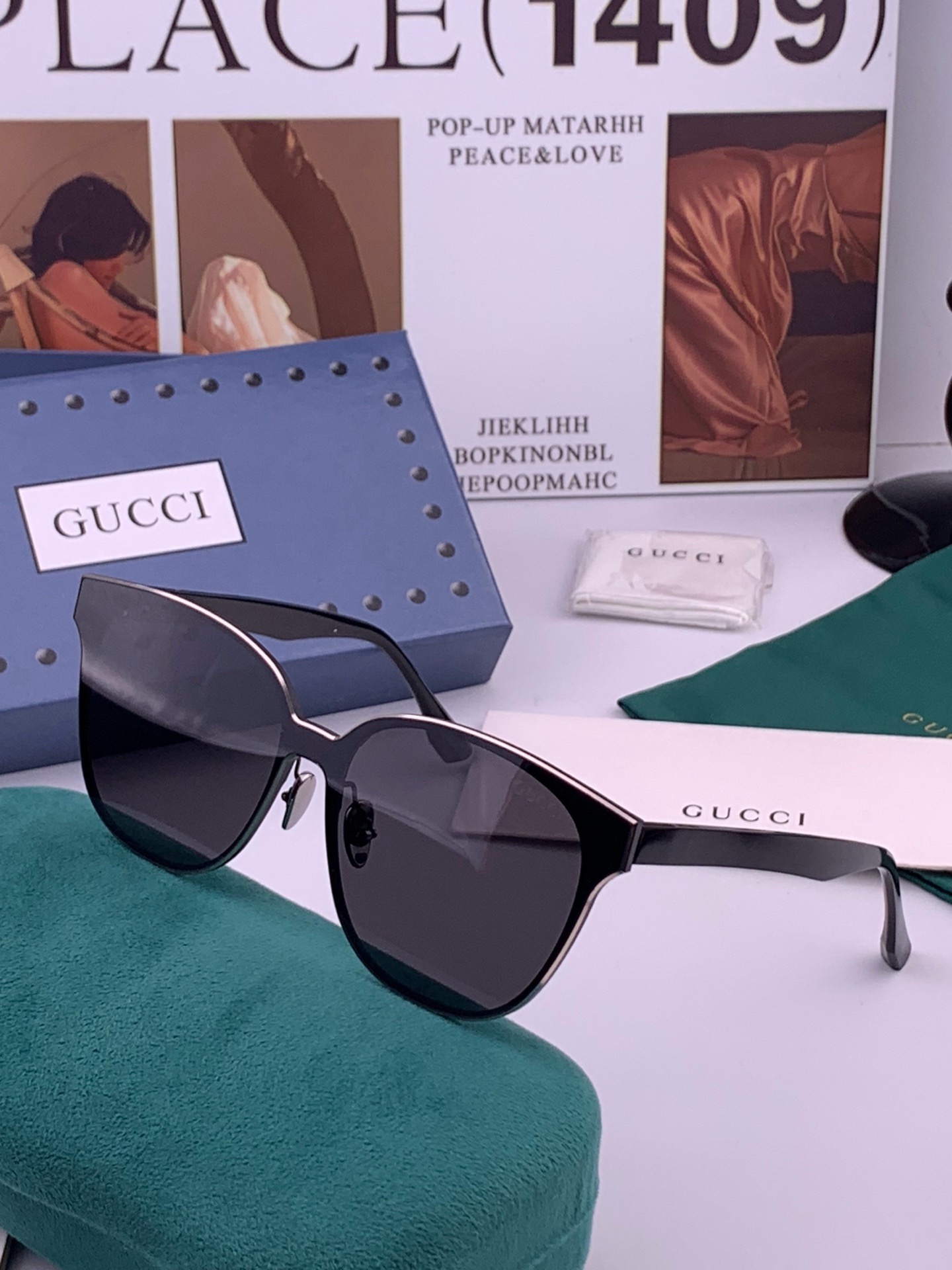 连体镜GUCCI开春新款一体镜 大框太阳镜男女同款 😎  爆款大框尼龙太阳镜 超逼格超酷  镜腿品牌设计感强 nice~