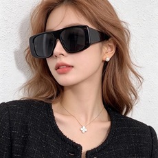 连体镜汤姆福特开春新款一体镜 大框太阳镜男女同款 😎 爆款大框尼龙太阳镜 超逼格超酷 镜腿品牌设计感强 nice~~ 连体镜汤姆福特开春新款一体镜 大框太阳镜男女同款 😎 爆款大框尼龙太阳镜 超逼格超酷 镜腿品牌设计感强 nice~~