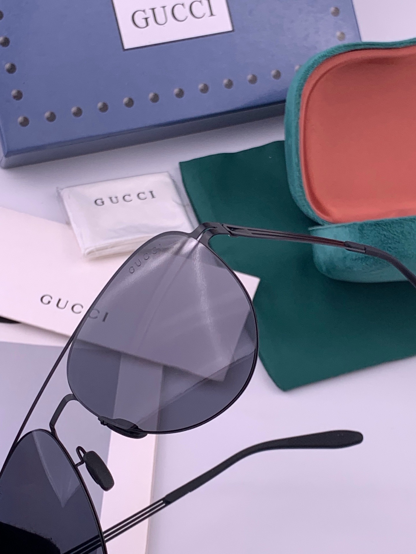 GUCCI 男款炫彩飞行员偏光太阳镜 ❤️材质：高清尼龙加厚卡槽高清偏光镜片 🌹无边框镜架💕颜👍型号：G0515