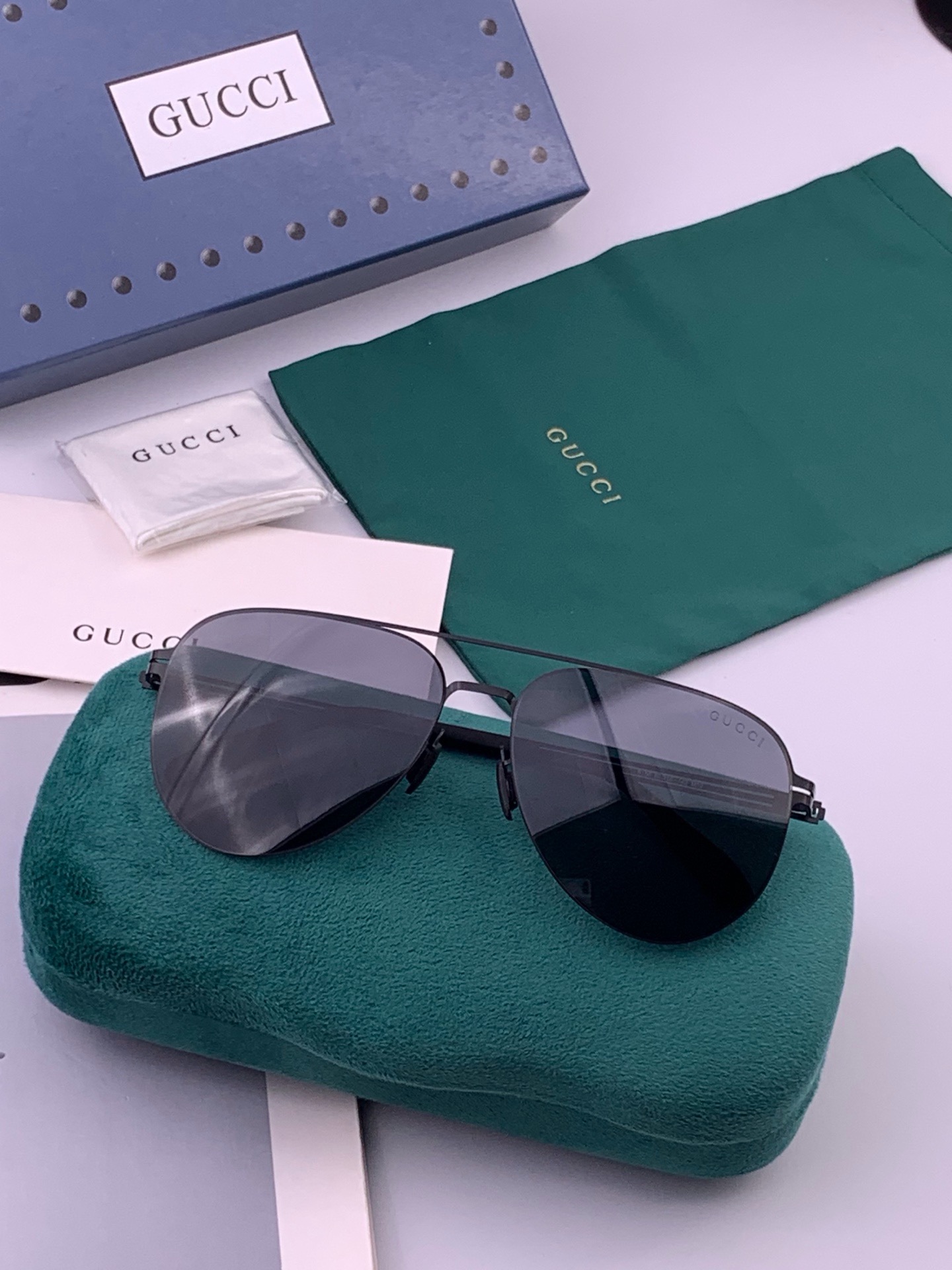 GUCCI 男款炫彩飞行员偏光太阳镜 ❤️材质：高清尼龙加厚卡槽高清偏光镜片 🌹无边框镜架💕颜👍型号：G0515