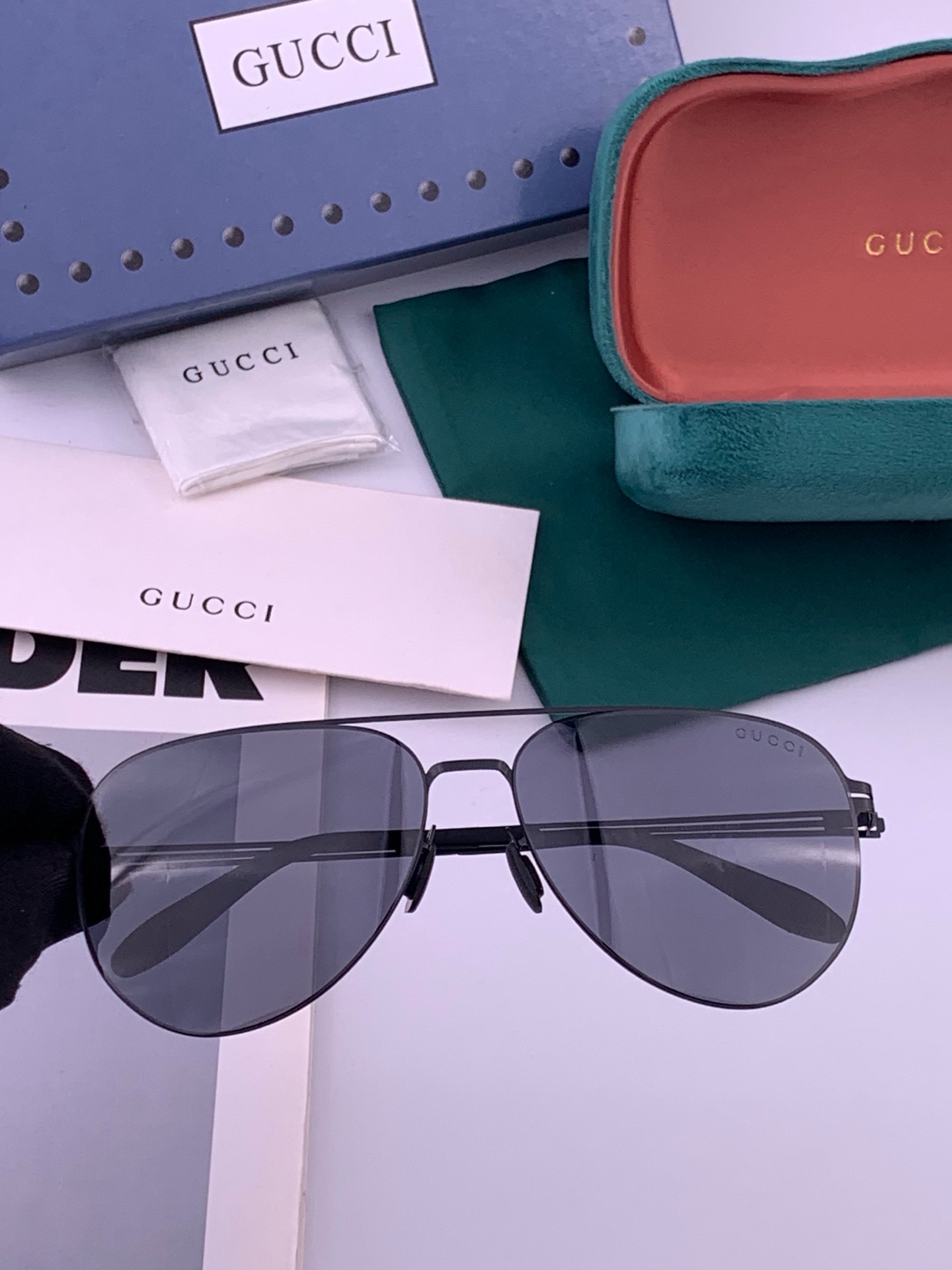 GUCCI 男款炫彩飞行员偏光太阳镜 ❤️材质：高清尼龙加厚卡槽高清偏光镜片 🌹无边框镜架💕颜👍型号：G0515