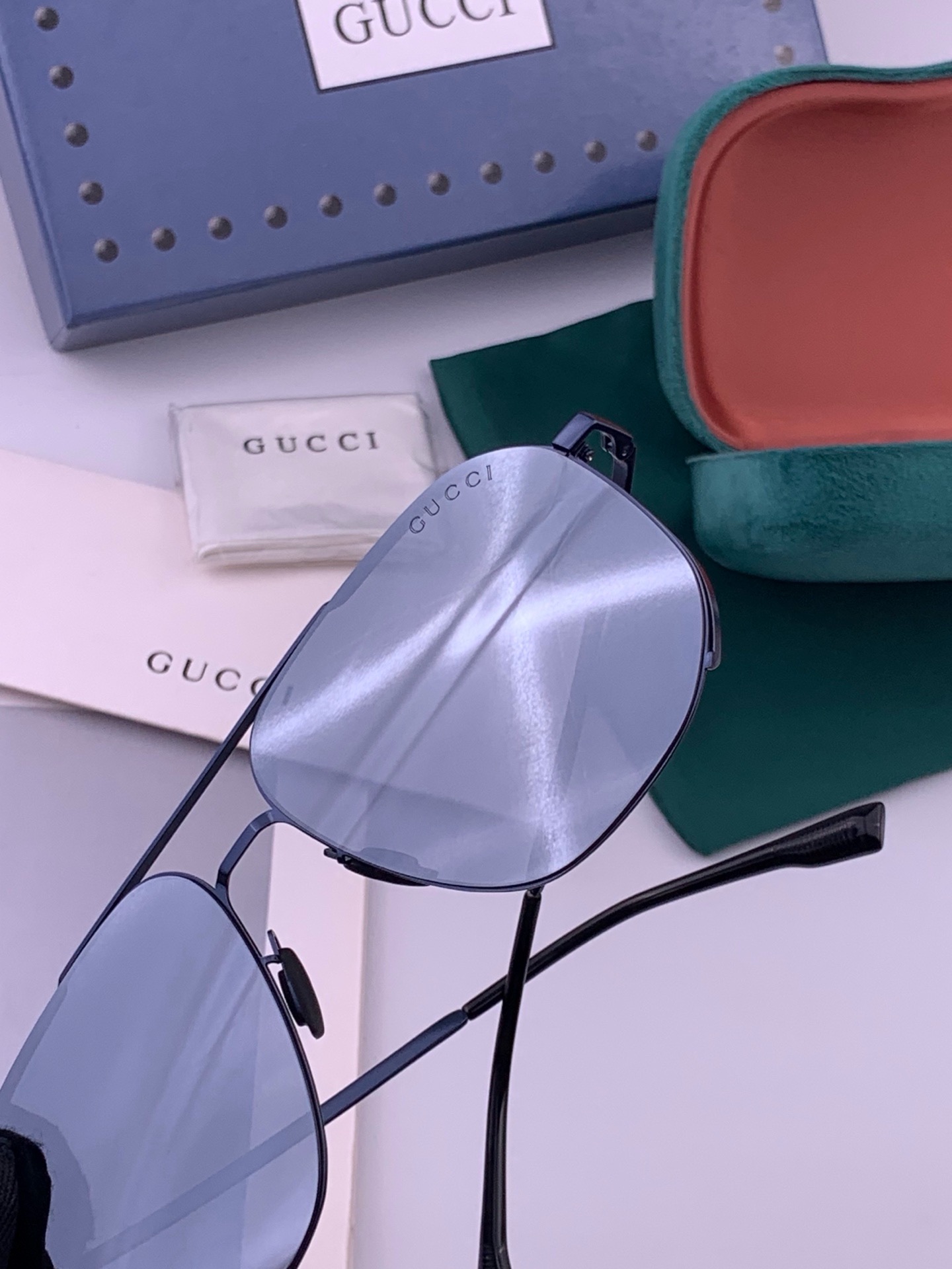 GUCCI 男款炫彩飞行员偏光太阳镜 ❤️材质：高清尼龙加厚卡槽高清偏光镜片 🌹无边框镜架💕颜👍型号：G0227