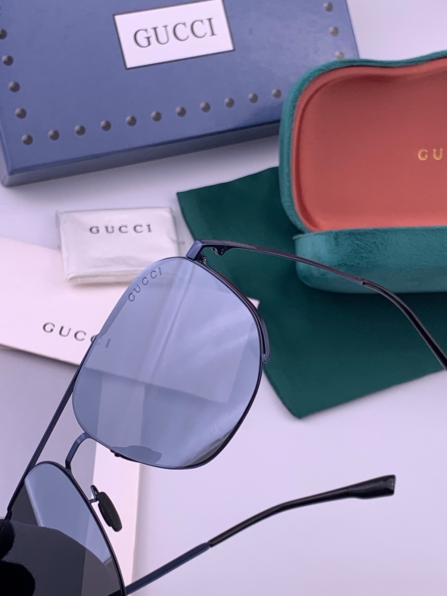 GUCCI 男款炫彩飞行员偏光太阳镜 ❤️材质：高清尼龙加厚卡槽高清偏光镜片 🌹无边框镜架💕颜👍型号：G0227