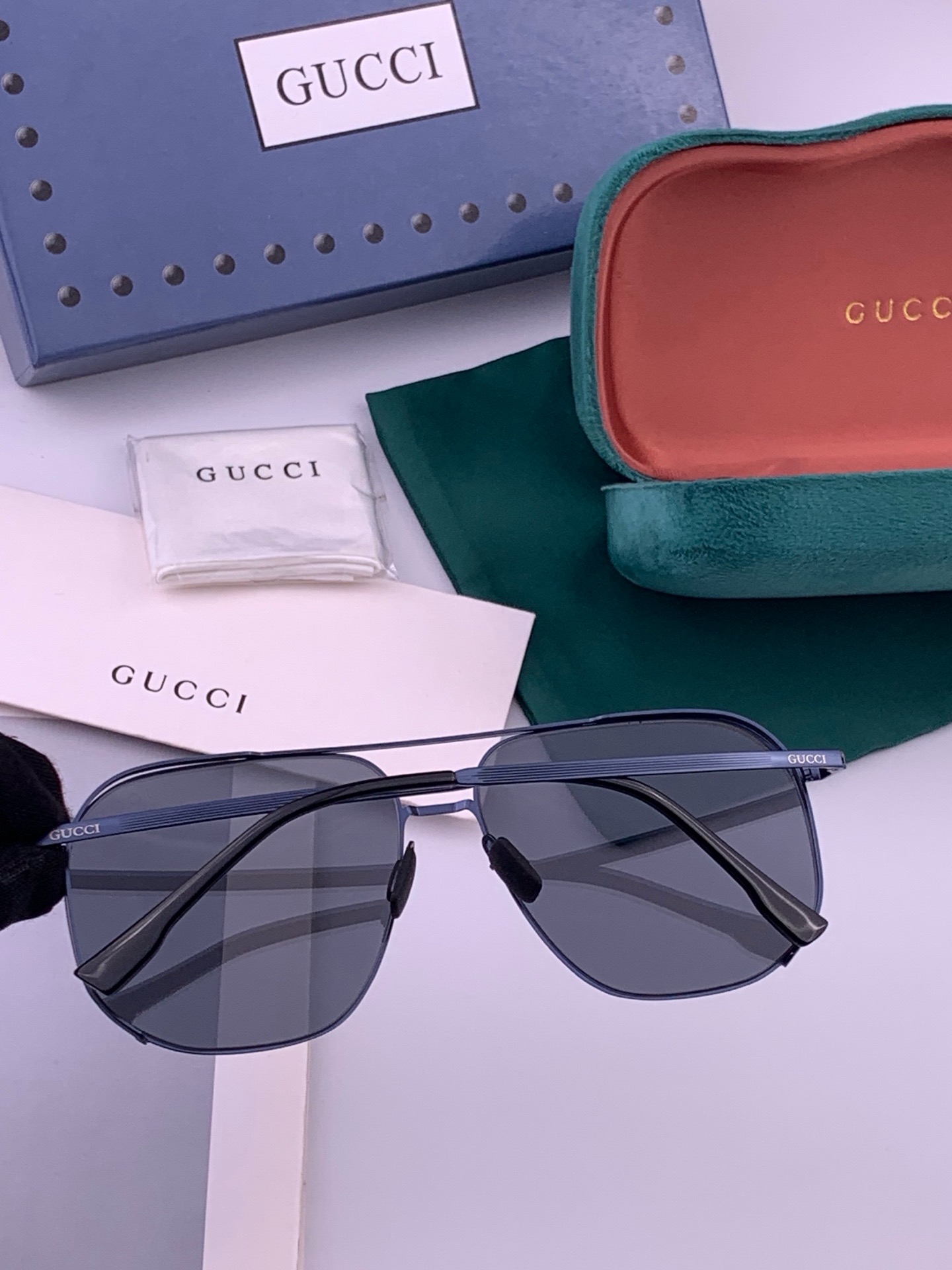 GUCCI 男款炫彩飞行员偏光太阳镜 ❤️材质：高清尼龙加厚卡槽高清偏光镜片 🌹无边框镜架💕颜👍型号：G0227