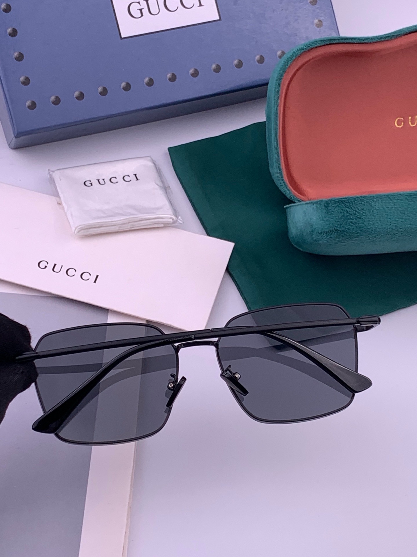 GUCCI 男款炫彩飞行员偏光太阳镜 ❤️材质：高清尼龙加厚卡槽高清偏光镜片 🌹无边框镜架💕颜👍型号：G6881