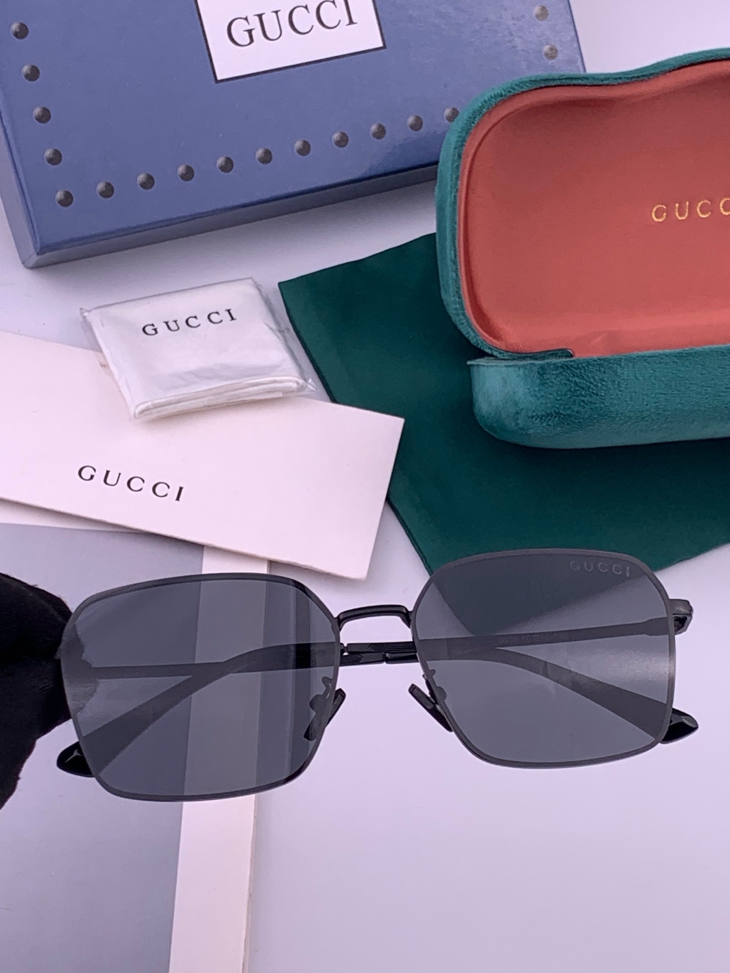 GUCCI 男款炫彩飞行员偏光太阳镜 ❤️材质：高清尼龙加厚卡槽高清偏光镜片 🌹无边框镜架💕颜👍型号：G6881