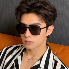 ♦️ GUCCI 新款男女情侣款太阳镜iP电镀永不褪色 超轻超有弹性整幅眼镜无螺丝重要的是压不坏 高清尼龙镜片、精湛的工 ♦️ GUCCI 新款男女情侣款太阳镜iP电镀永不褪色 超轻超有弹性整幅眼镜无螺丝重要的是压不坏 高清尼龙镜片、精湛的工