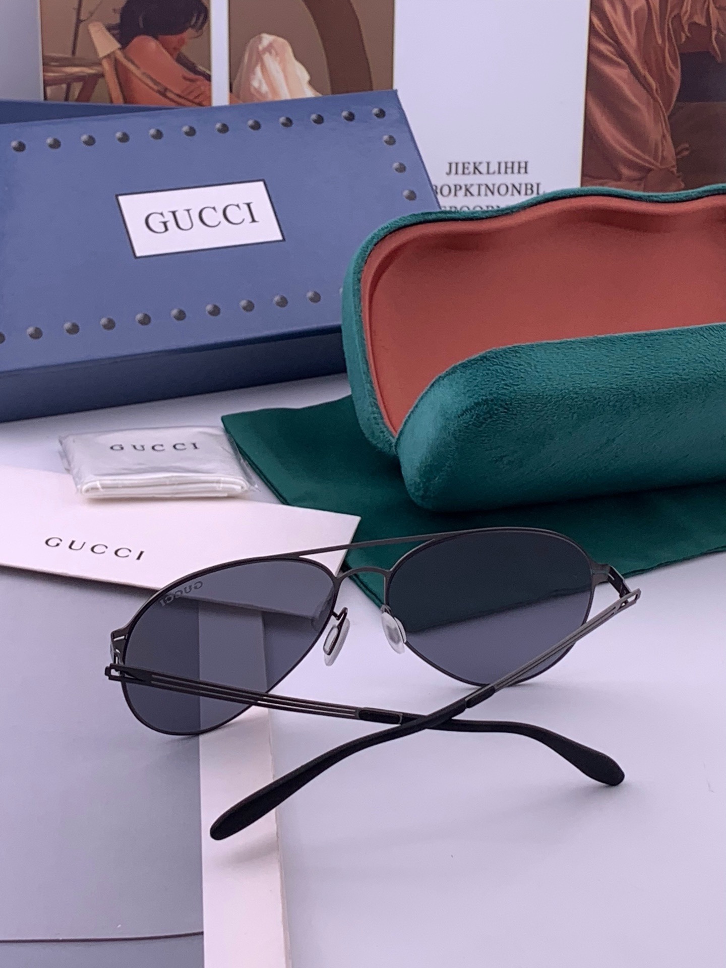 Gucci 春夏新款超轻无螺丝压不坏系列情侣款太阳镜高清尼龙镜片🦅完美品质，适合各种脸型，经典太阳镜亮相时装周.超酷拉风