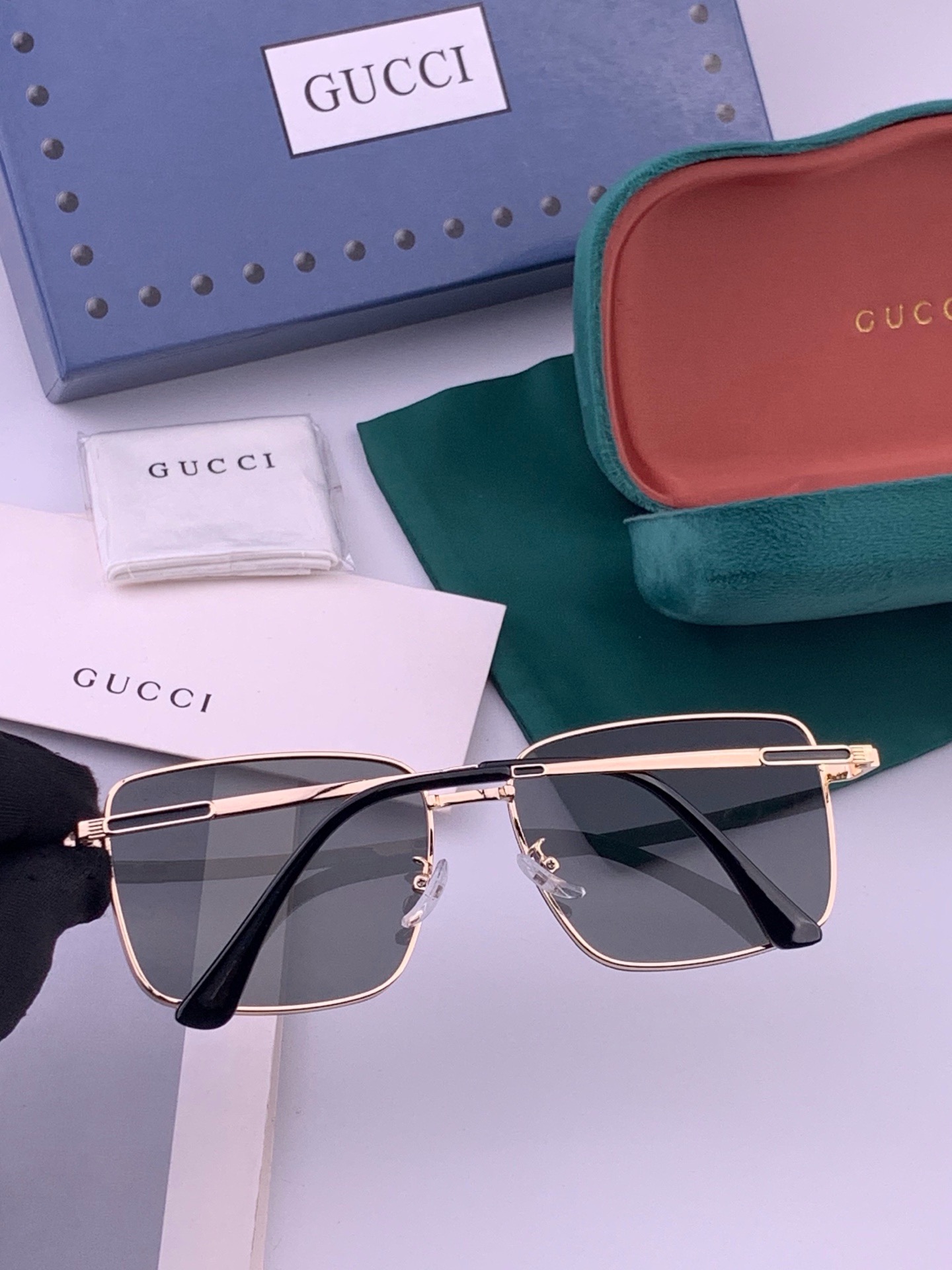 GUCCI 男款炫彩飞行员偏光太阳镜 ❤️材质：高清尼龙加厚卡槽高清偏光镜片 🌹无边框镜架💕颜👍型号：G4802