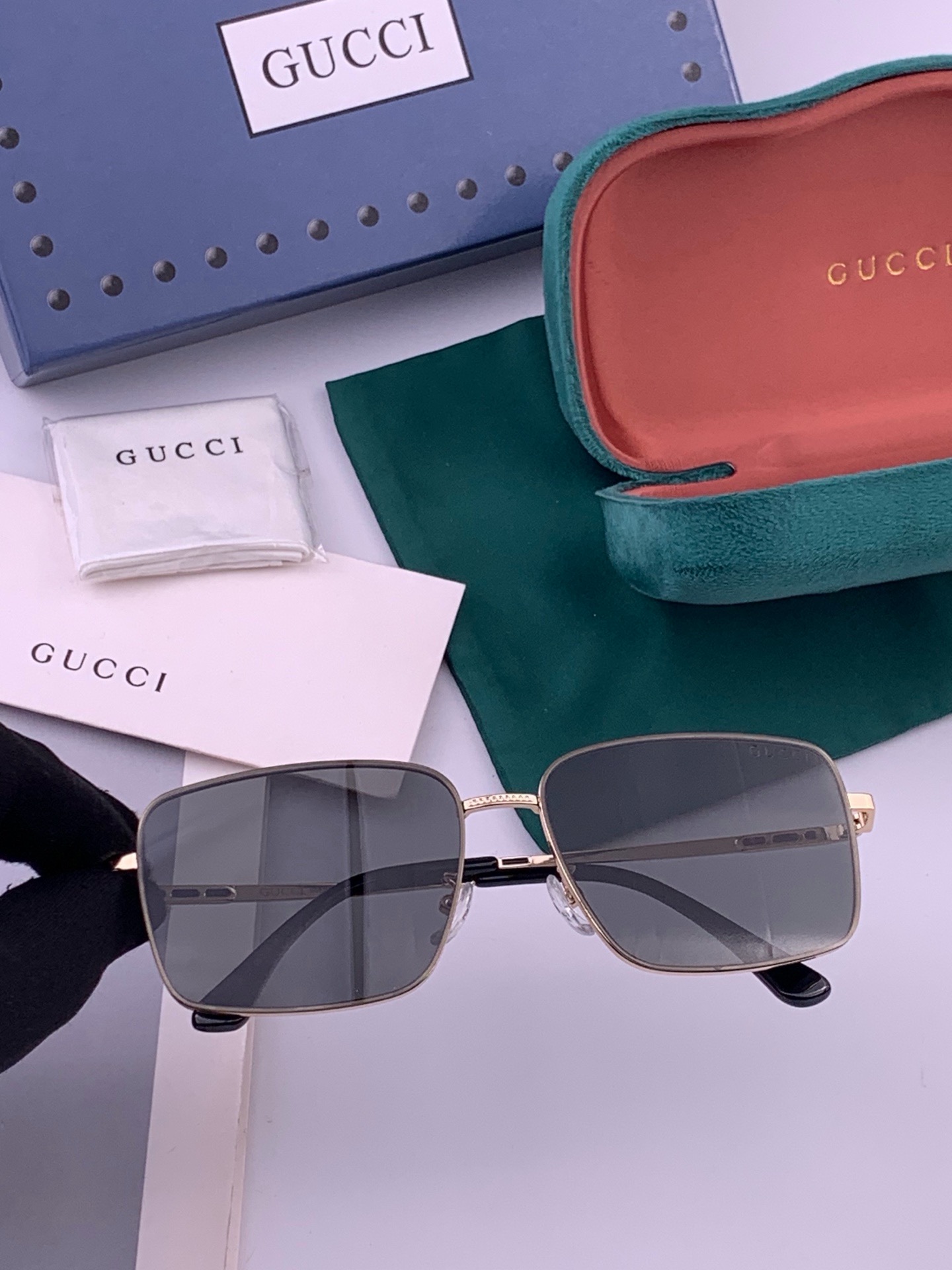 GUCCI 男款炫彩飞行员偏光太阳镜 ❤️材质：高清尼龙加厚卡槽高清偏光镜片 🌹无边框镜架💕颜👍型号：G4802
