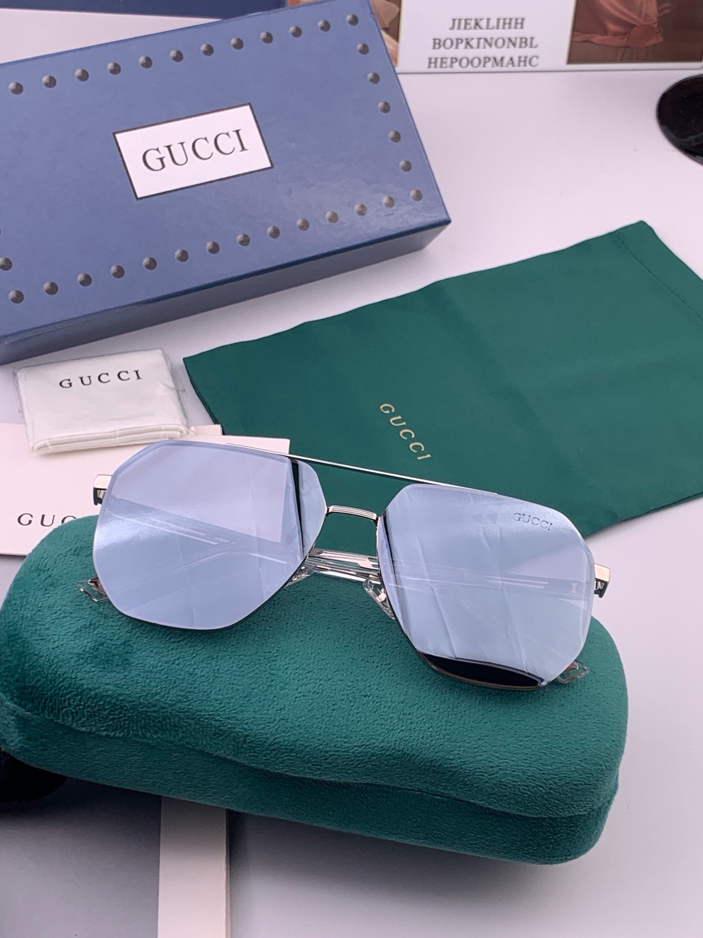 GUCCI 男款炫彩飞行员偏光太阳镜 ❤️材质：高清尼龙加厚卡槽高清偏光镜片 🌹无边框镜架💕颜👍型号：G01804